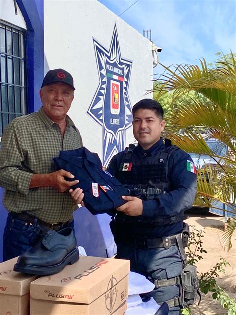 Elementos de la DSPyTM en El Fuerte reciben uniformes y equipo táctico