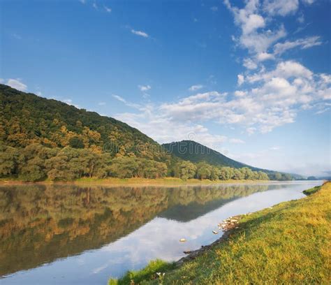 Paisagem Fluvial Foto De Stock Imagem De Rural Limpar 243175086