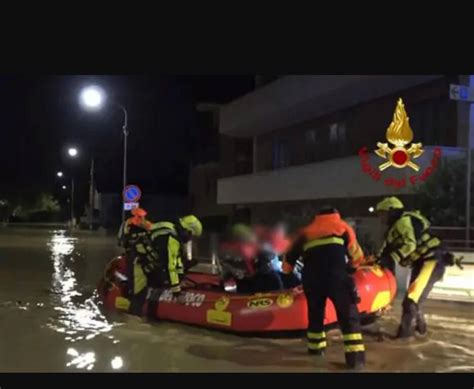 marche  morti  alluvione  colleghi  vivere senigallia danni