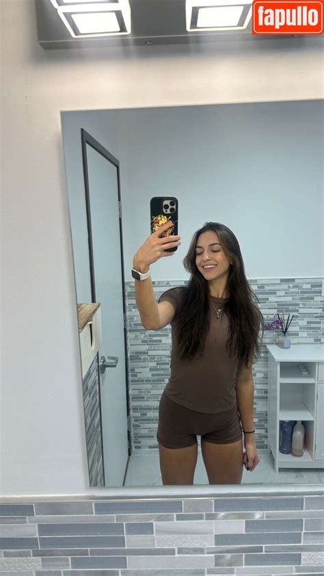 Builtbybellls Isabela Lopez Nude Photo 15 Fapullo