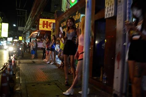 Photo Libre De Droit De Prostituées Sur Soi Nana Trottoir Sukhumvit