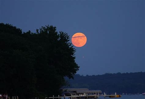 Spettacolo Nel Cielo Arriva La Superluna Del Cervo Piena Rossa E