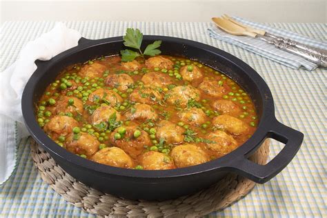 Alb Ndigas De Bonito Fresco Del Norte En Salsa De Piquillo La Cocina