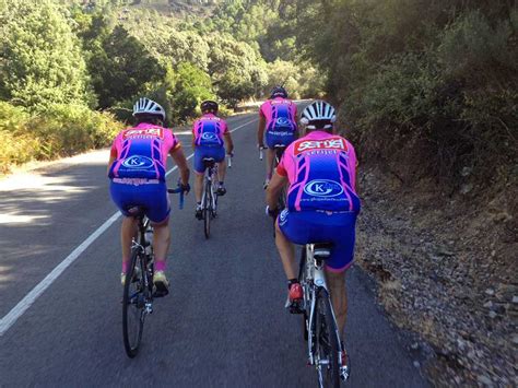 Los ciclistas pueden circular en paralelo Ya es una realidad Adiós al