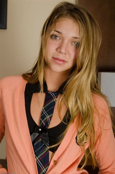 Schattige Amateur Jessie Andrews Toont Haar Mooie Slanke Lichaam En