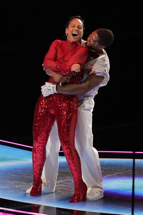 Surprise Alicia Keys Joins Usher On Stage At The Super Bowl Halftime