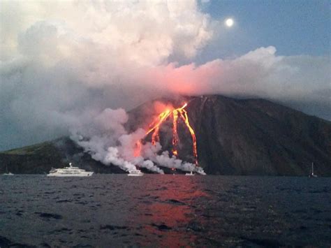 Stromboli è l eruzione più forte degli ultimi anni spettacolo