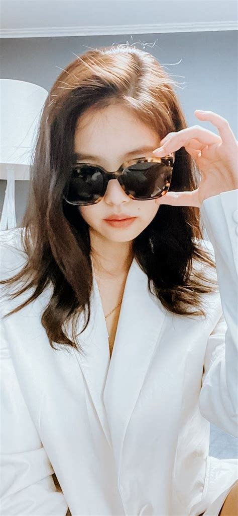 Jennie And Rosé Rosé And Lisa Blackpink Jennie Cat Eye Sunglasses Sunglasses Women Yg