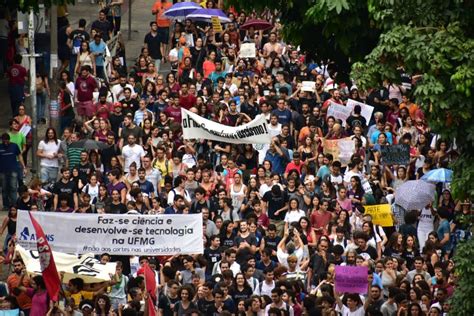 Estudantes Fazem Protesto Contra Corte Na Educa O Em Bh Minas Gerais