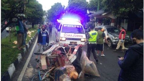 Kecelakaan Maut Di Jalan Terusan Jakarta Tadi Pagi Pengayuh Becak