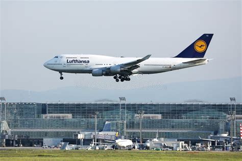 Lufthansa Boeing 747 Landing On Frankfurt Airport Airport Editorial