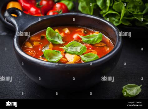 Sopa Minestrone Fotograf As E Im Genes De Alta Resoluci N Alamy