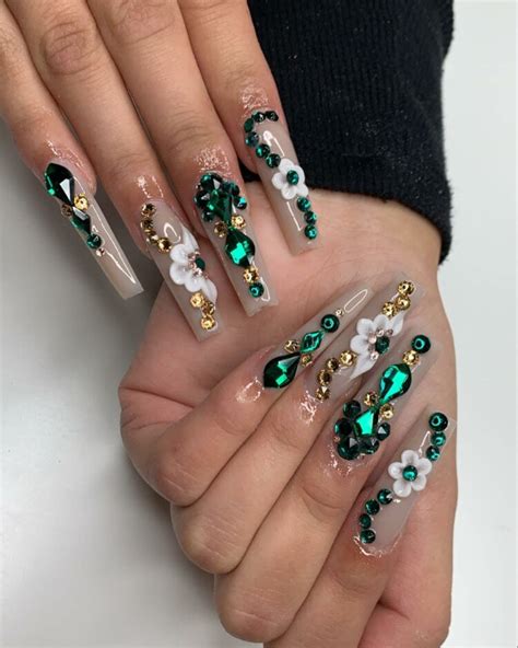 30 Best Emerald Green Nails Designs 2025