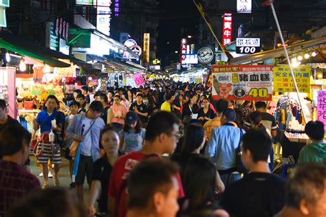 Taipei Night Market Guide: 13 Best Bazaars & DIY Food Tours