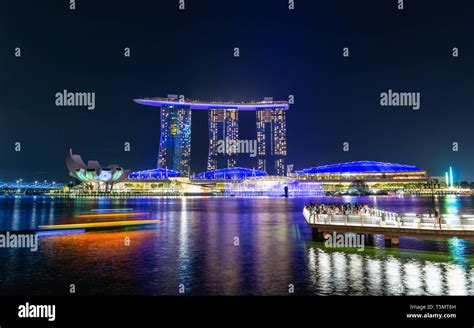 Singapore March 24 2019 Spectra A Light And Water Show At Marina