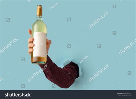 16 328 Hand Holding Bottle Wine Images Stock Photos Vectors