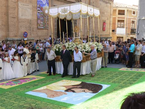 De pueblo VII Queta y las alfombras de serrín de Elche de la Sierra