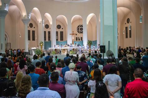 Missa De P Scoa Na Catedral De Fortaleza Tem Maioria De Fi Is Sem M Scara