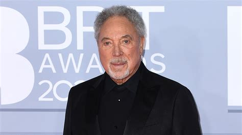 Tom Jones At 80 All You Need To Know About His Controversial Love Life Net Worth And More Hello