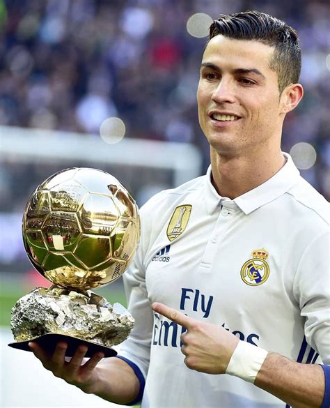 Cristiano Ronaldo Con El Balon De Oro Im Genes De Cristianas Cr