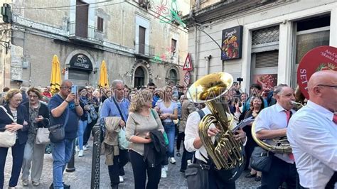 Catanzaro La Chiesa Del Monte Dei Morti Celebra Sant Antonio Foto