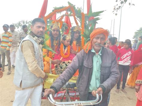 Worshiped Akshat Kalash Yatra Started With Great Enthusiasm In Ballia