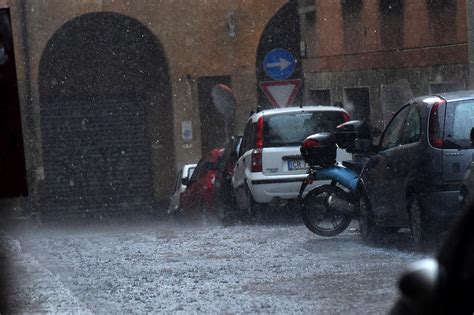 Allerta Maltempo Grandine A Bologna E In Provincia Le Foto