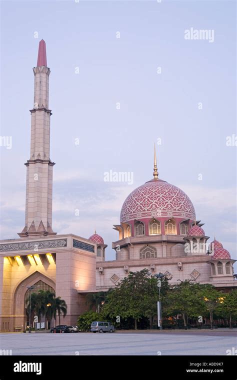 Putra Mosque, Putrajaya, Malaysia Stock Photo - Alamy