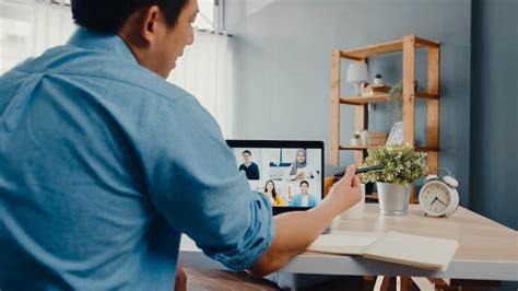 8 Ways To Successfully Manage Remote Teams