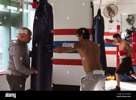 Male Gym Training Hi Res Stock Photography And Images Alamy