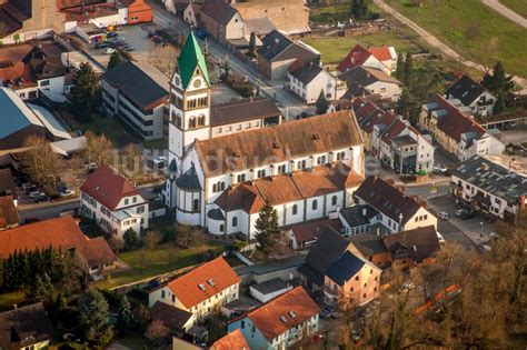 Luftaufnahme Ketsch Katholisches Kirchengeb Ude In Der Dorfmitte In