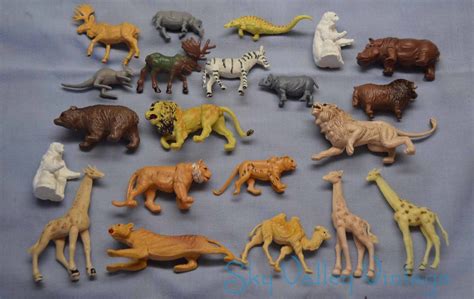 23 Plastic Zoo Animal Toys Figurines Hong Kong 1970's