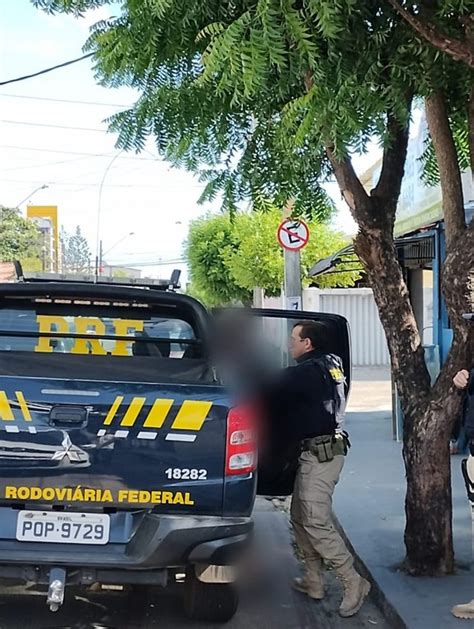 Homem procurado por assassinar a esposa é preso uma semana após emissão