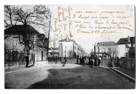 Romilly sur Seine Romilly Le Passage à Niveau Carte postale