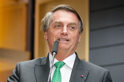 Ibama Multa Bolsonaro Em R Por Suposta Importuna O A Baleia Em