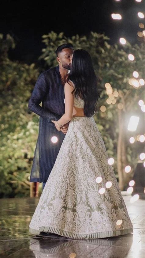 Hardik Pandya Natasa Stankovic Seal The Deal With A Kiss On Sangeet Night