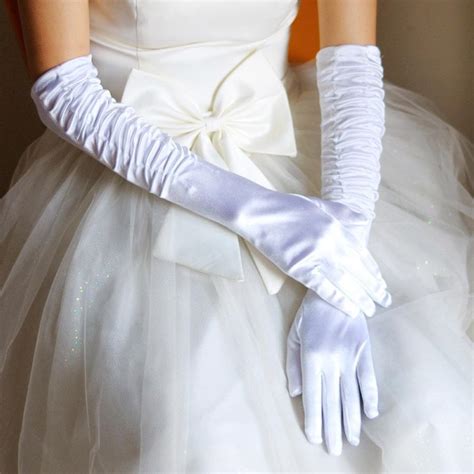 I Guanti Per La Sposa Corti Lunghi Senza Dita In Pizzo E Non Solo