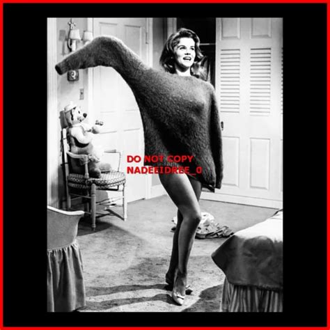 SWEDISH AMERICAN ANN MARGRET Sexy Hot Leggy Actress Dancer Pin Up 8X10