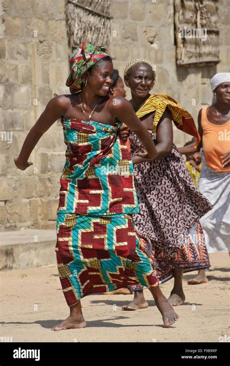 African Women Dancing Hi Res Stock Photography And Images Alamy