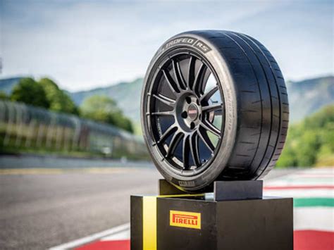 Pirelli Stellt Den Neuen P Zero Trofeo Rs Für Supersportwagen Offiziell