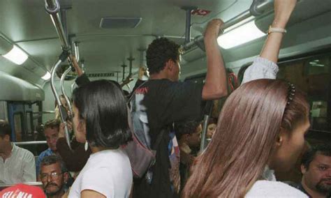 Propostas Para Punir Encoxada No ônibus Com Prisão Estão Paradas No