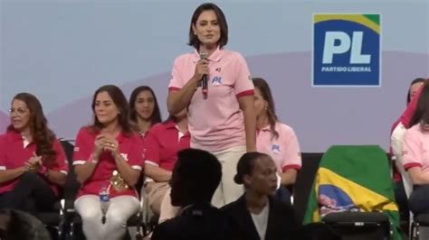 Fun O Da Esposa Ajudar O Marido Diz Michele Bolsonaro