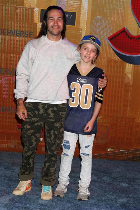 LOS ANGELES - DEC 1 - Pete Wentz, Bronx Wentz at the Spider-Man - Into