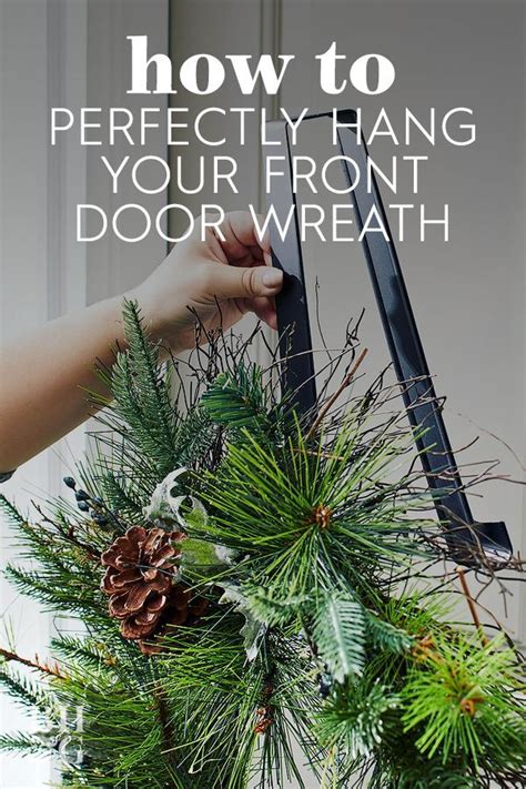 How To Hang A Christmas Wreath Easy Methods Christmas Wreaths