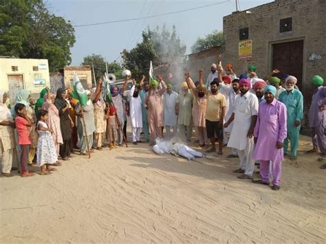 गांवों में भी भड़का केंद्र के खिलाफ गुस्सा Protest Of Farmers In