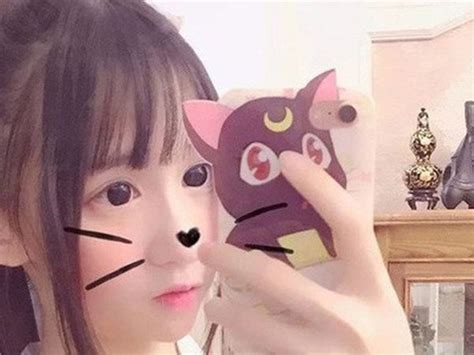 Hot girl Tik Tok Trung Quốc nửa triệu followers bị bóc mẽ mặt giả gia thế giả