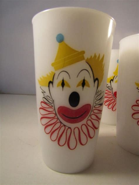 Vintage Hazel Atlas Drinking Glasses Milk Glass With Painted Clowns 5