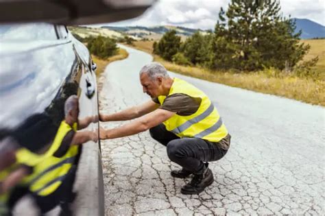 How Does Roadside Assistance Work 10 Major Services