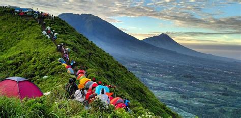 Keindahan Magelang Di Puncak Gunung Andong Campa Tour And Event