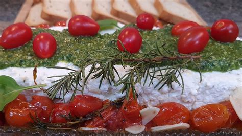 Terrine Caprese Molho Pesto Tomate Confit Queijos Cebola E